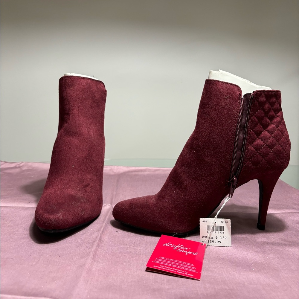 NWT DexFlex Payless Cranberry Comfort Heels in Size 9.5